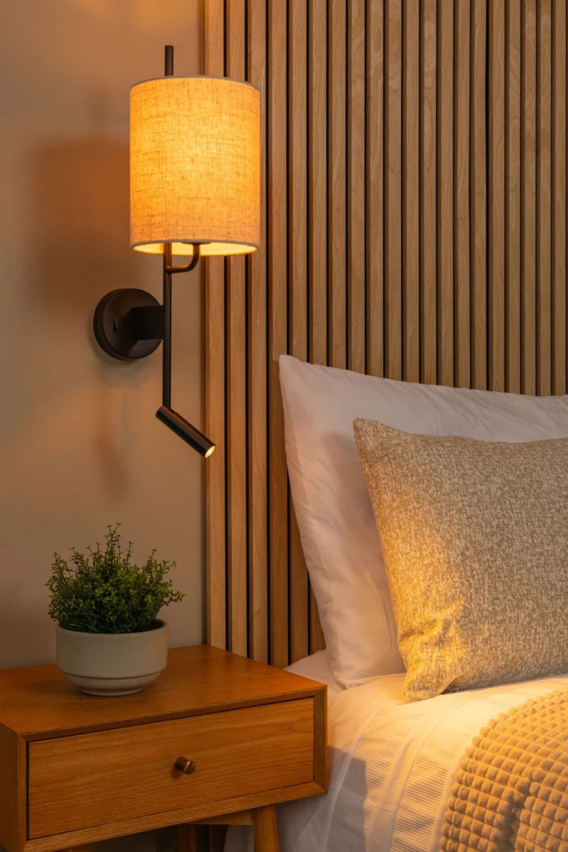 Wandleuchte Magic mit USB-Ladepunkt und Stoffschirm 30cm