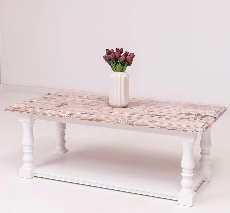 Couchtisch aus Massivholz mit gedrechselten Beinen und Ablage