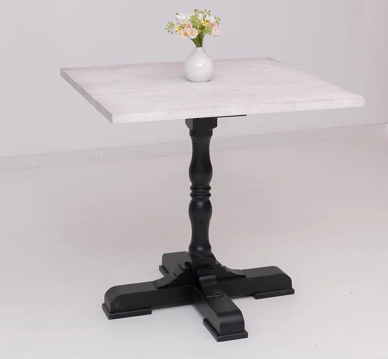 Quadratischer Bistrotisch aus Massivholz - mit Eichen- oder Pinientischplatte