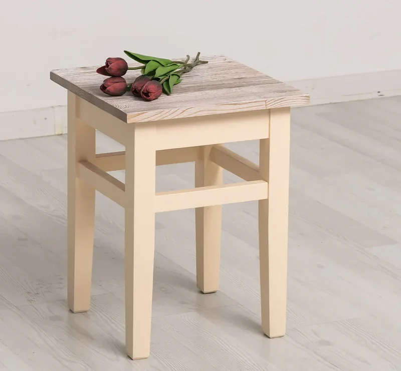 Hocker aus Massivholz in verschiedenen Farben