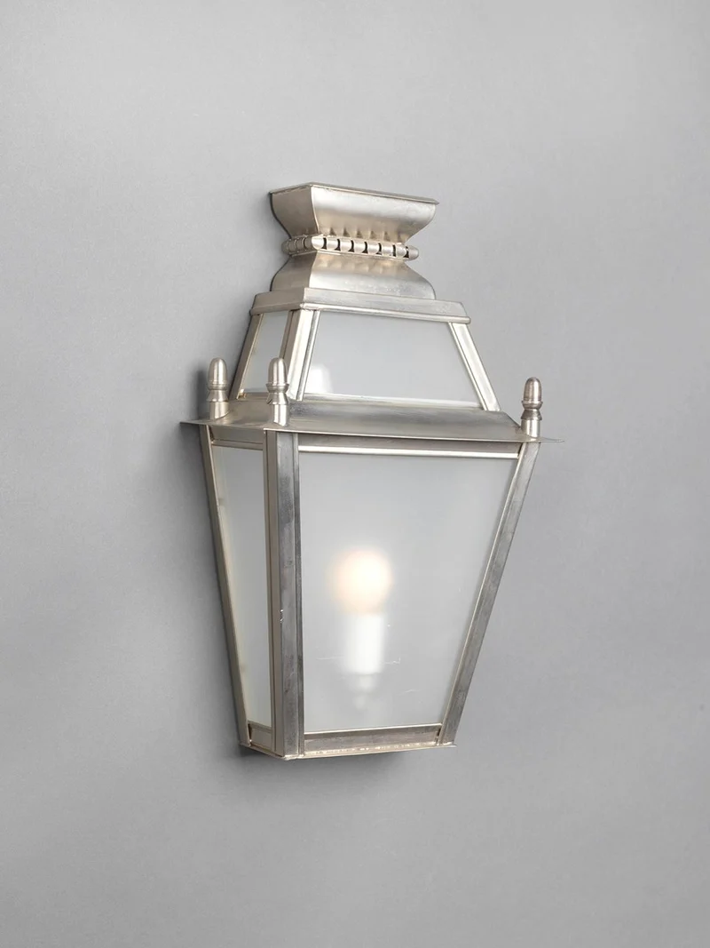 Casa Padrino Luxus Außen Laterne Gold B. 27 x H. 50 cm - Handgefertigte Laterne aus Messing - Luxus Kollektion - Edel & Prunkvoll