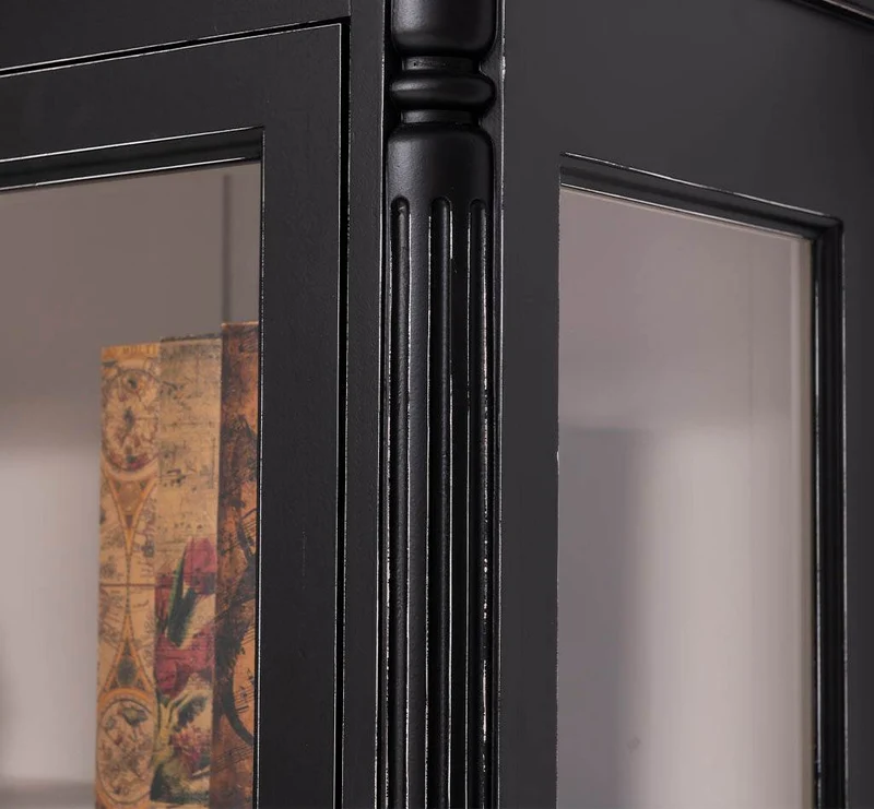 Vintage Vitrinenschrank aus Massivholz mit verglaster Doppeltür | Barock
