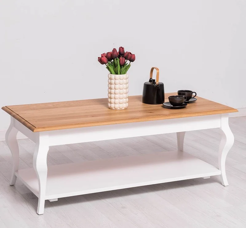Couchtisch aus Massivholz mit geschwungenen Beinen
