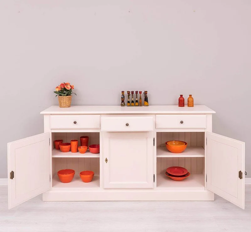 Sideboard aus Massivholz mit drei Schubladen und Türen