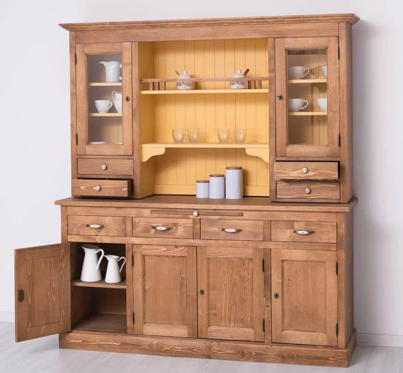 Breiter Buffetschrank aus Massivholz im Landhausstil