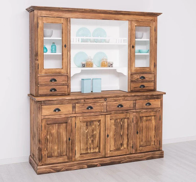 Breiter Buffetschrank aus Massivholz im Landhausstil
