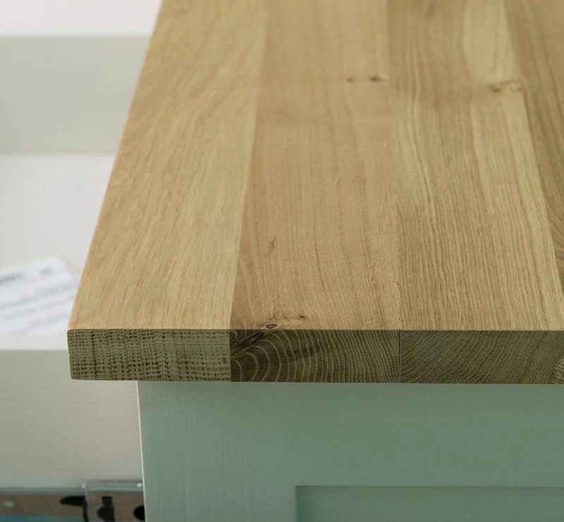 Küchenmodul aus Massivholz mit zwei Schubladen und Eichenplatte