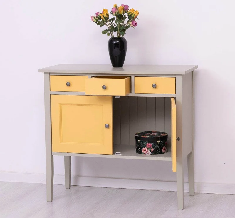 Sideboard aus Massivholz mit drei Schubladen