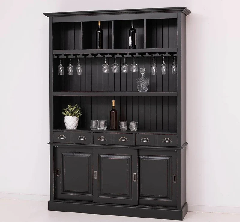 Buffetschrank aus Massivholz mit Glashalterungen in schwarz