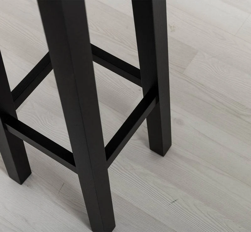 Barhocker aus Massivholz rund