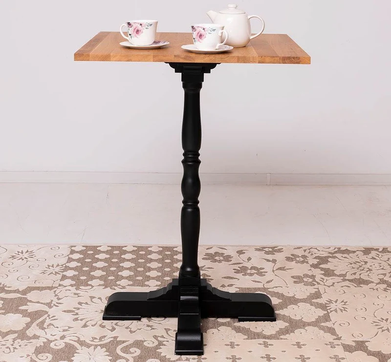 Quadratischer Stehtisch aus Massivholz