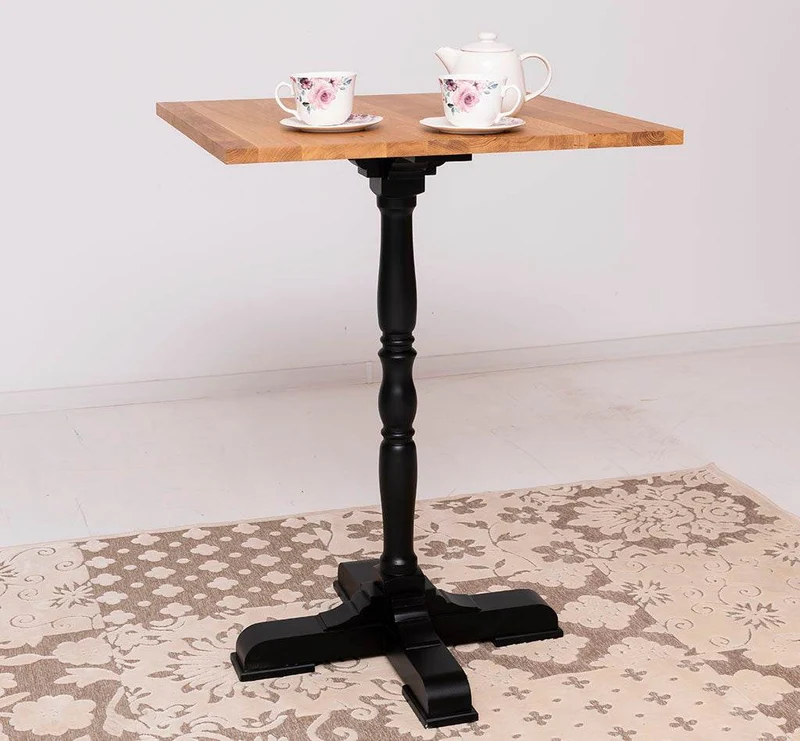 Quadratischer Stehtisch aus Massivholz