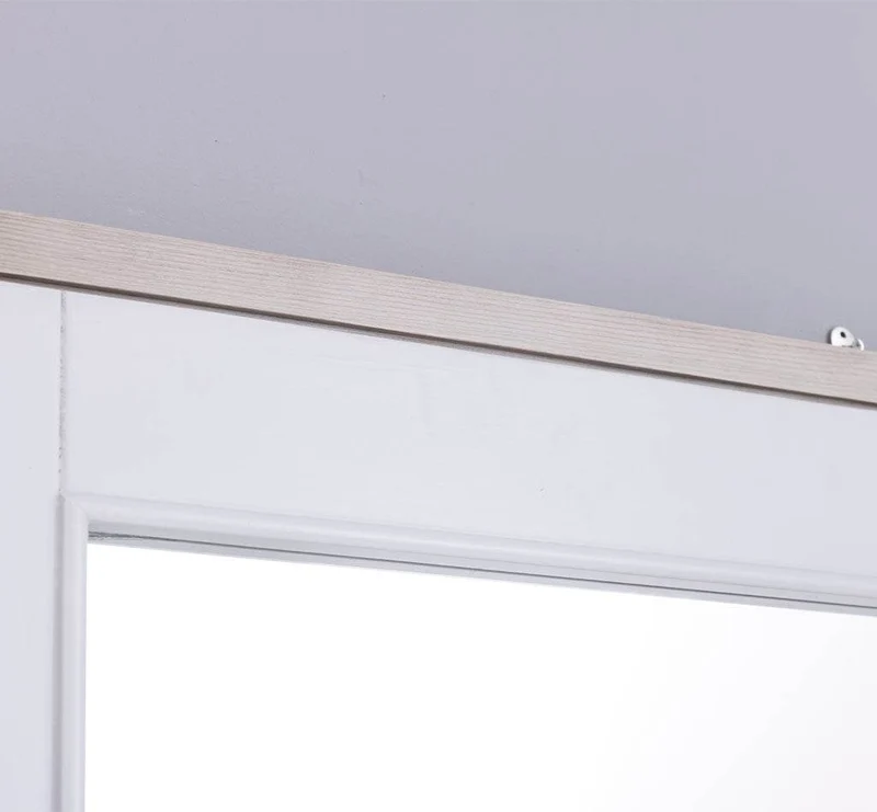 Minimalistischer Wandspiegel aus Massivholz