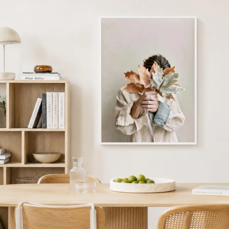 Herbstblätter vor dem Gesicht Poster