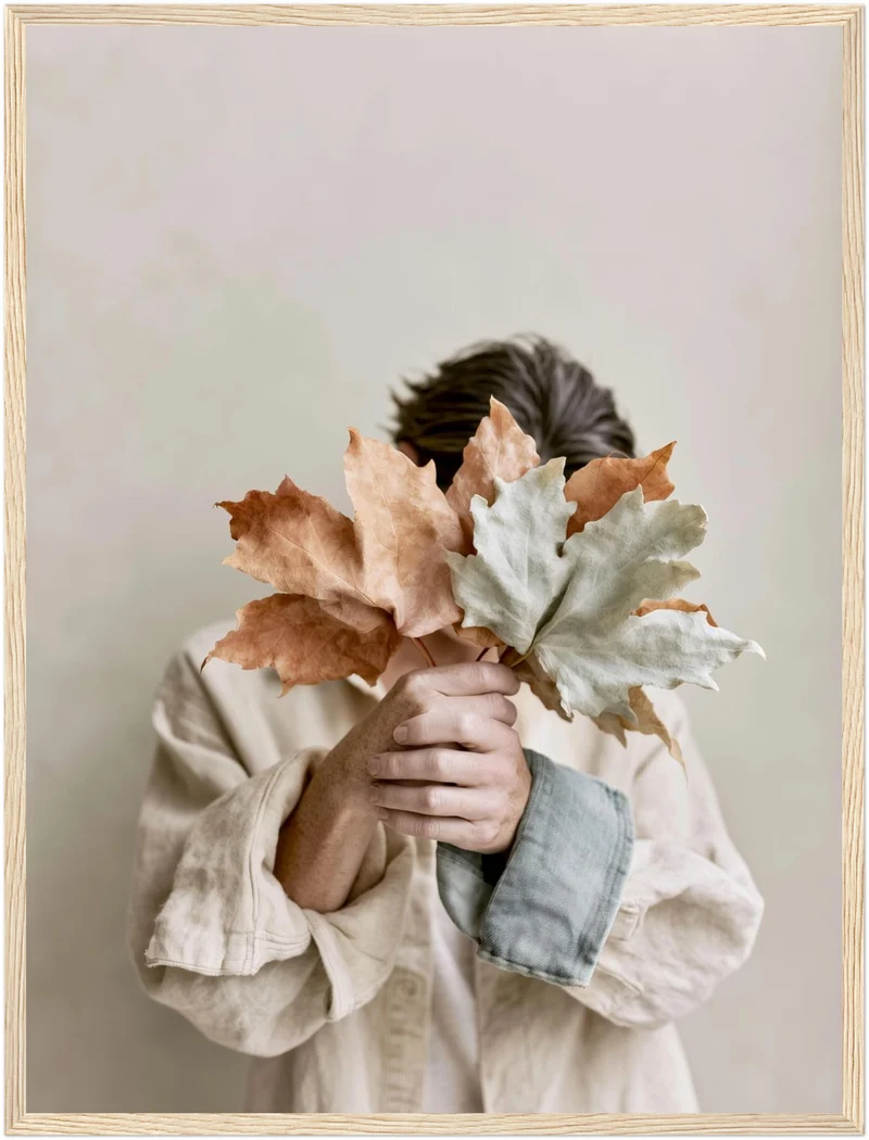 Herbstblätter vor dem Gesicht Poster