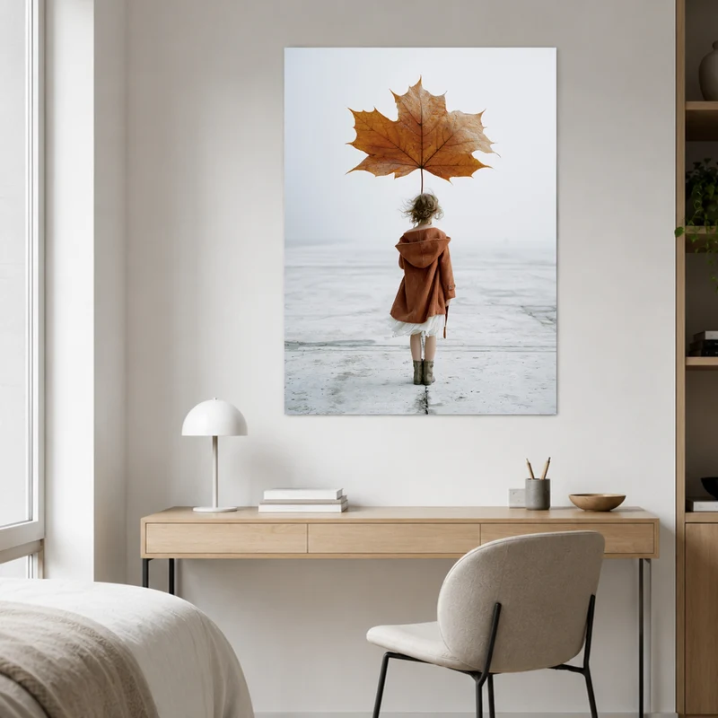 Mädchen mit Herbstblatt Leinwand