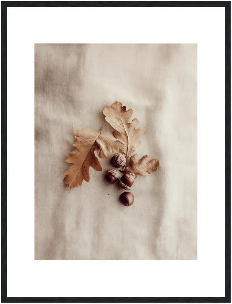 Eicheln auf Herbstblättern Poster