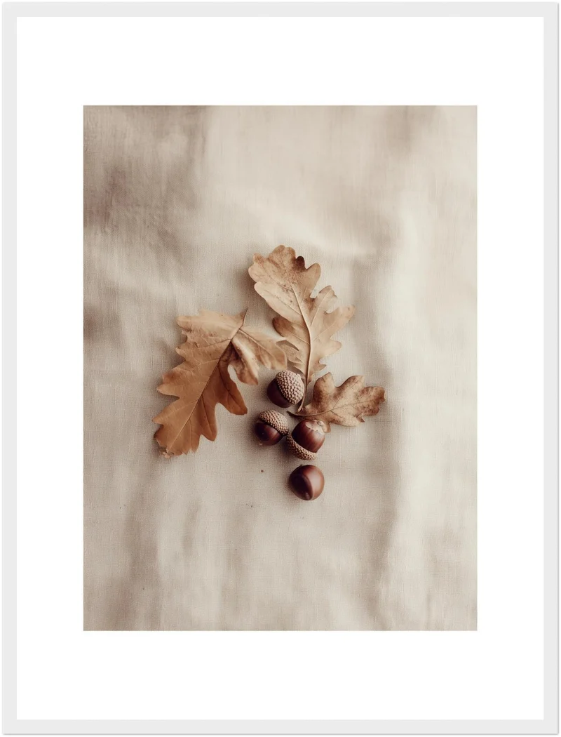 Eicheln auf Herbstblättern Poster