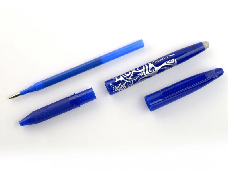 Pilot - FriXion Ball 0.7 - Erasable Gel Ink Rollerball pen - Red - Medium Tip