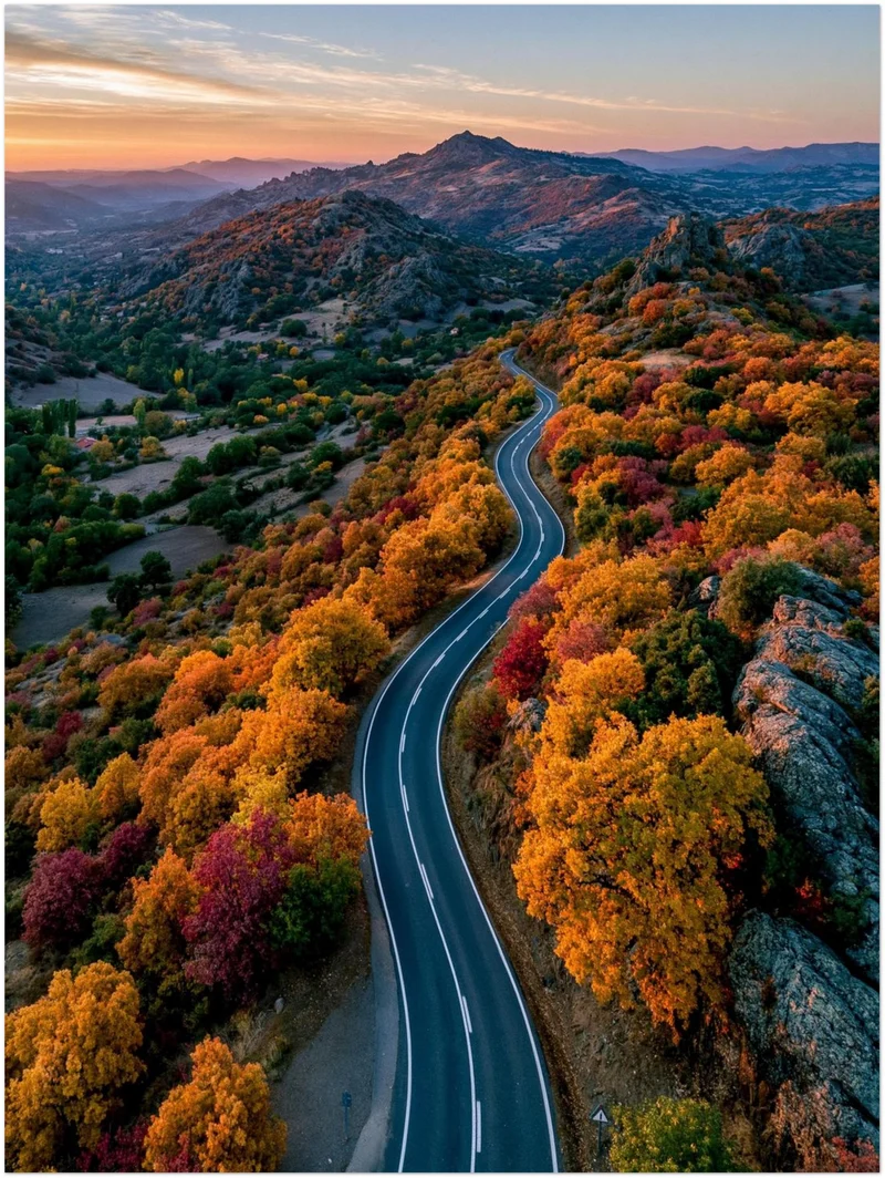 Herbststraße im Bergland Leinwand