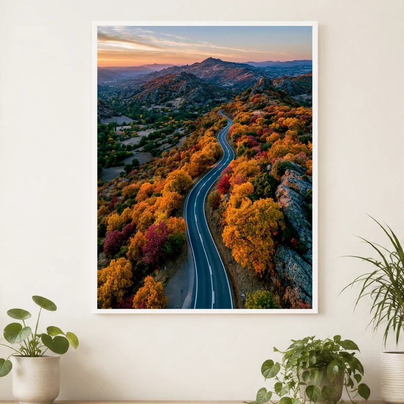 Herbststraße im Bergland Poster