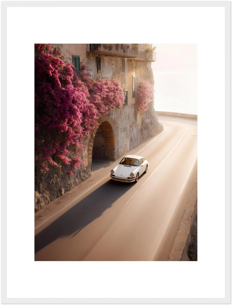 Weiße Küstenstraße im Sonnenlicht Poster