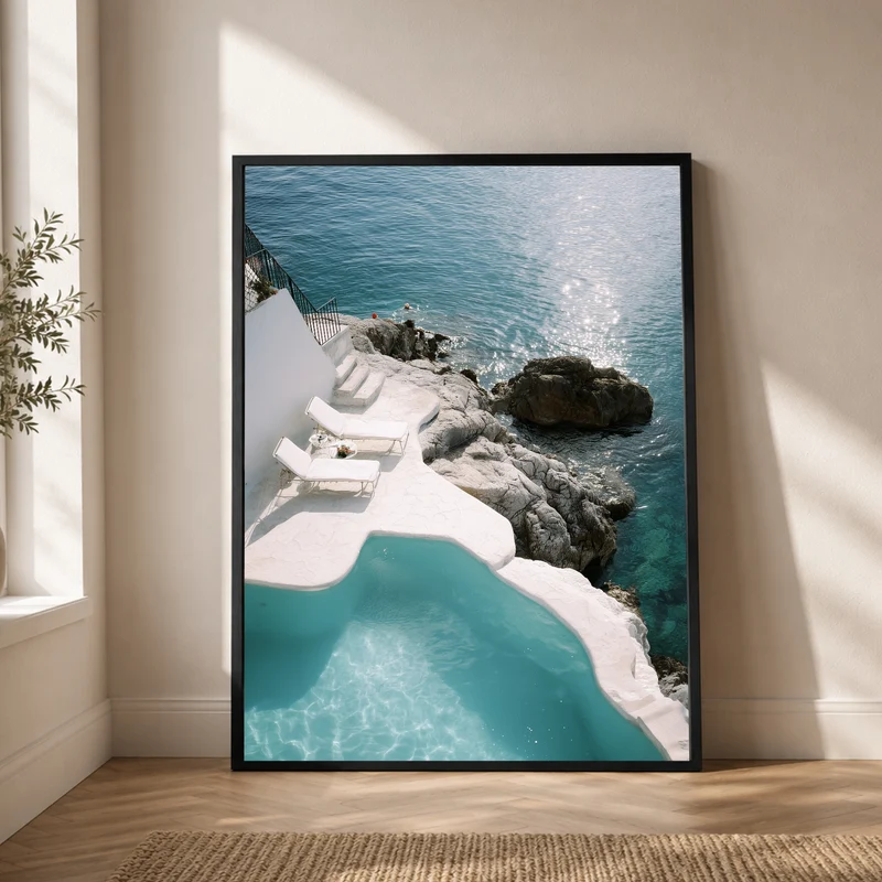 Weißer Pool am Meer Poster