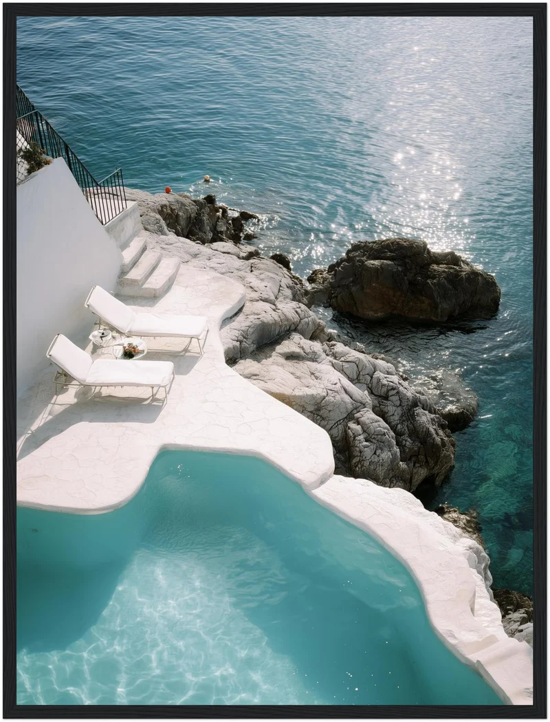 Weißer Pool am Meer Poster