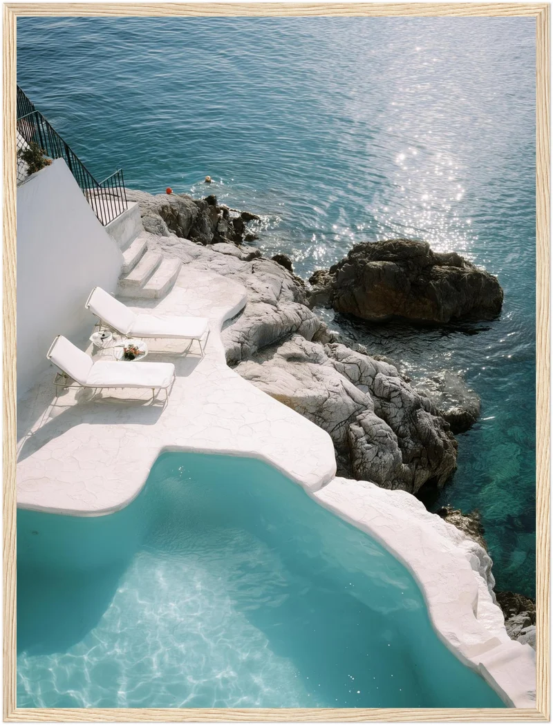 Weißer Pool am Meer Poster