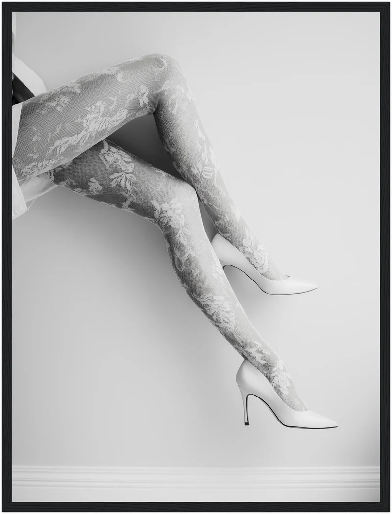 Spitzenstrümpfe mit weißen Pumps Poster
