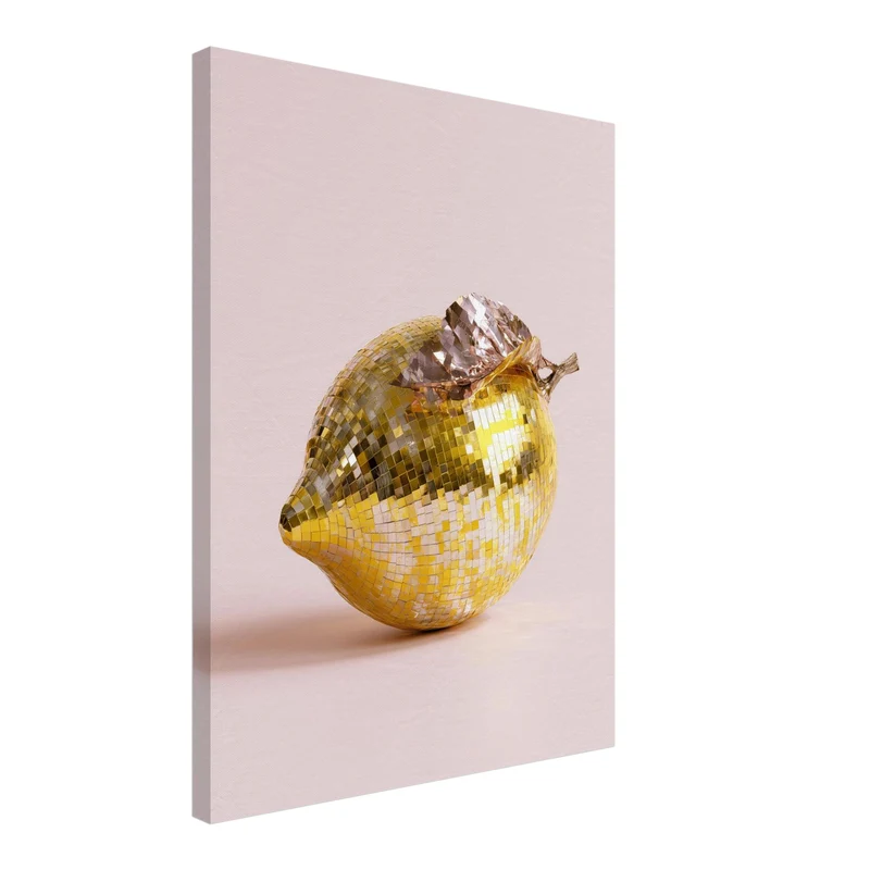 Goldene Zitrone verspiegelt Leinwand