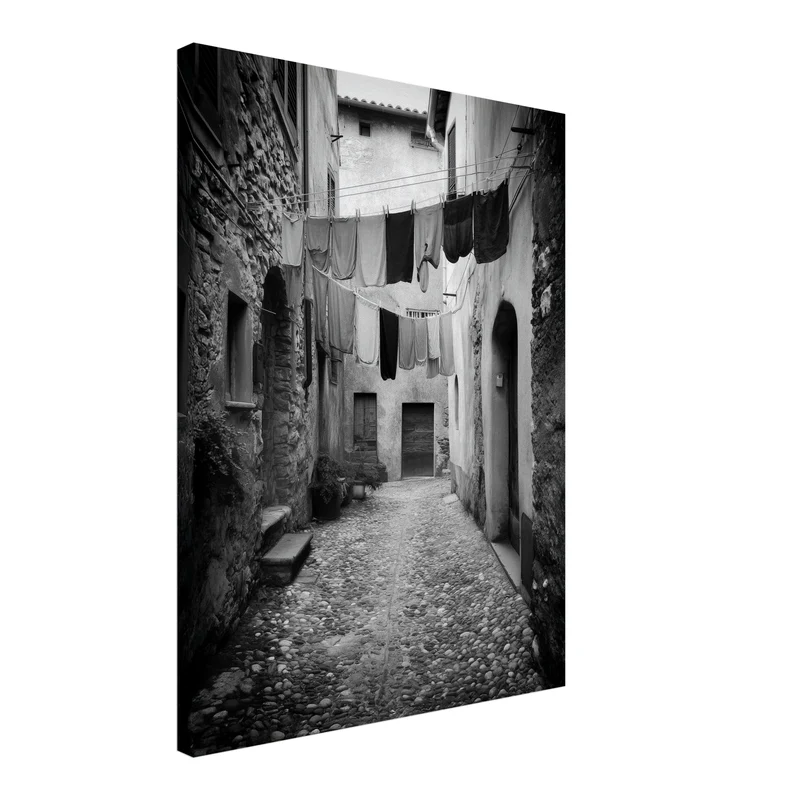 Italienische Gasse mit Wäsche Leinwandbild