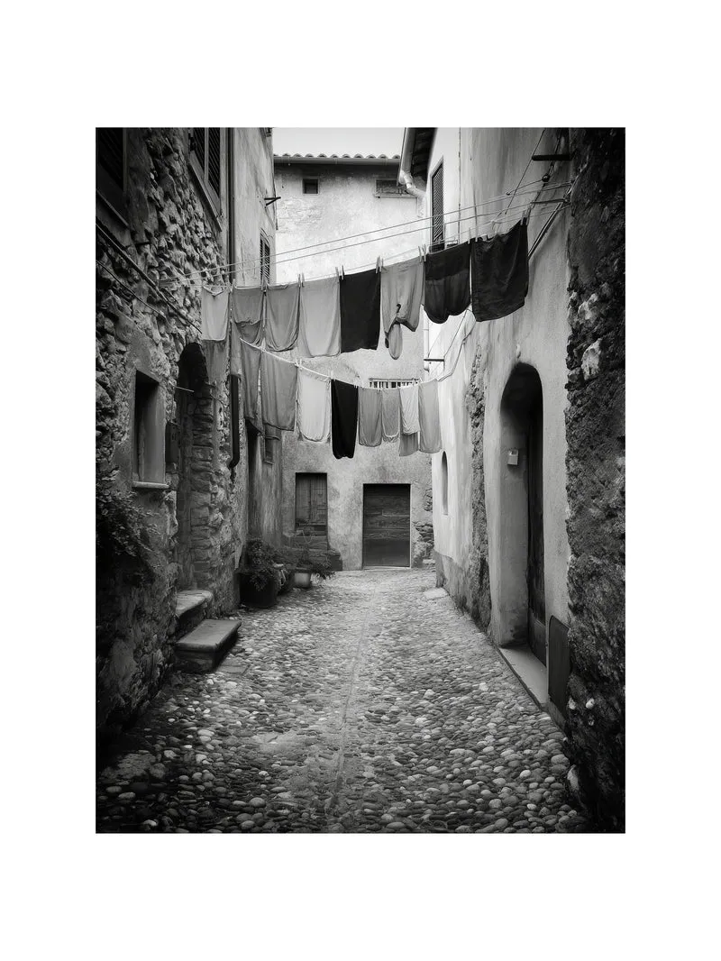 Italienische Gasse mit Wäsche Poster