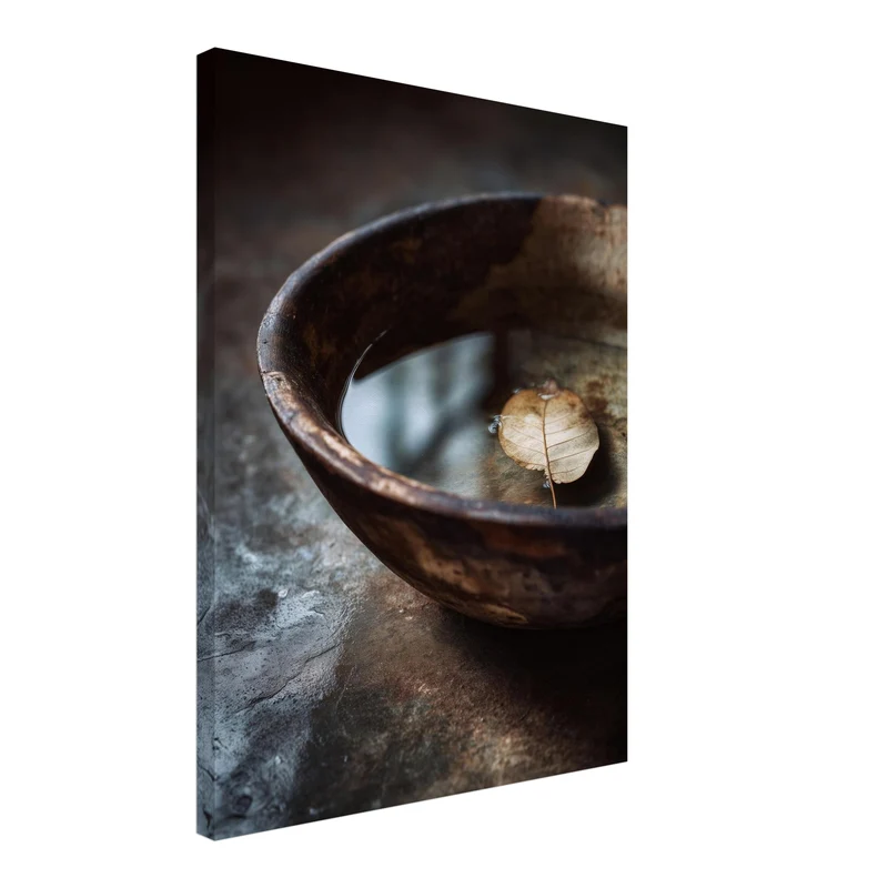 Blatt auf Holzschale Leinwandbild