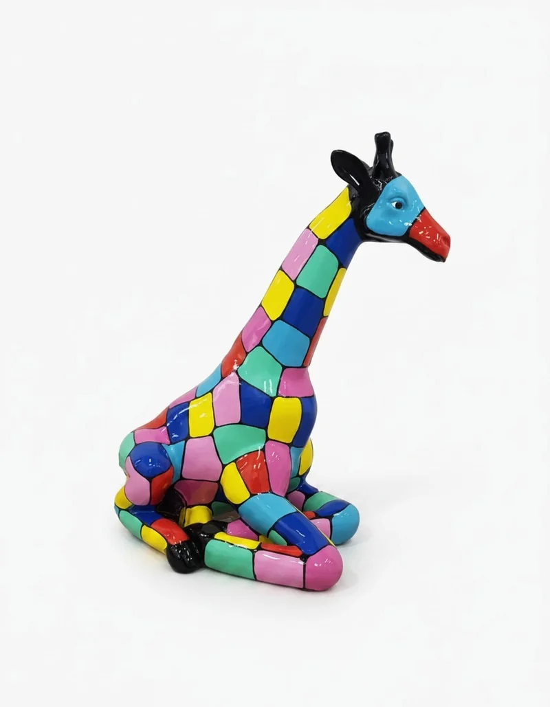 Casa Padrino Luxus Deko Skulptur Giraffe Bunt Sitzend H. 80 cm - Deko Skulptur - Deko Figur - Tierfigur - Gartendeko