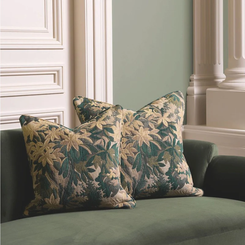 Casa Padrino Luxus Kissen Grün / Beige 60 cm - Luxus Deko Accessoires