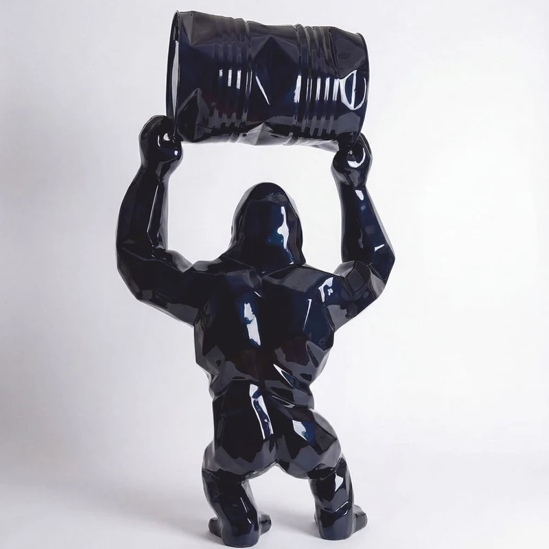 Casa Padrino XXL Garten Deko Skulptur Gorilla mit Fass Metallic Blau H. 250 cm