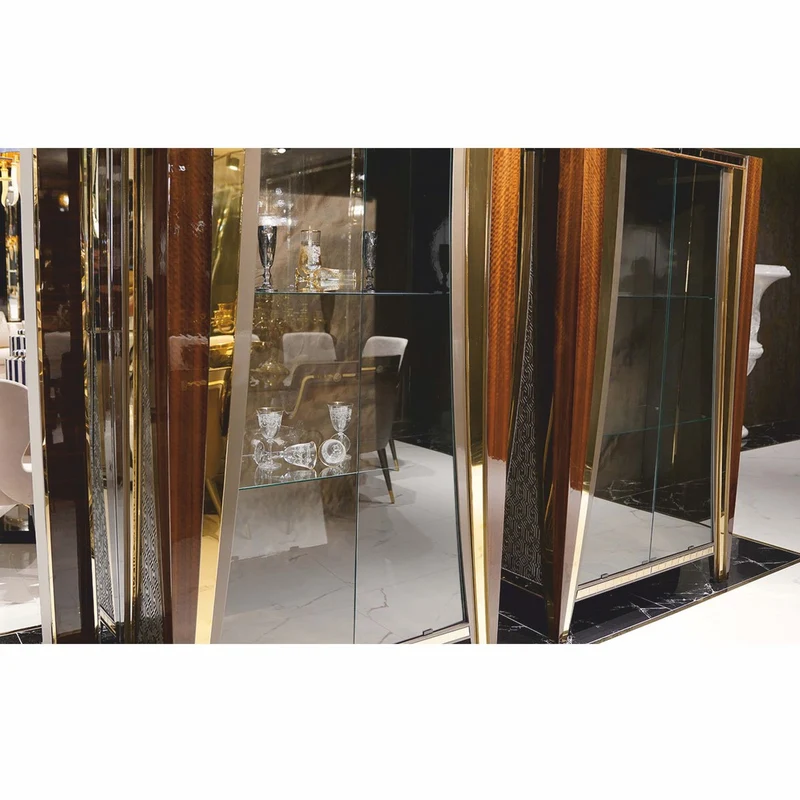 Casa Padrino Luxus Vitrine mit 2 Glastüren Braun / Gold 130 x H. 200 cm - Luxus Möbel