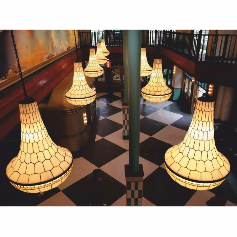 Casa Padrino Art Deco LED Tiffany Kronleuchter Weiß / Schwarz H. 120 cm - Tiffany Leuchten