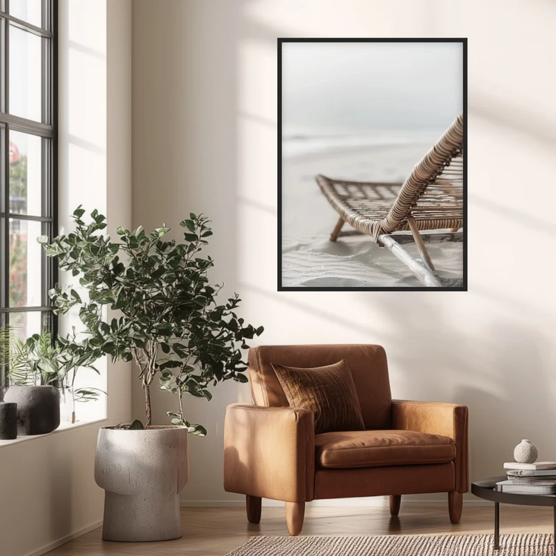Geflochtener Strandstuhl im Sand Poster
