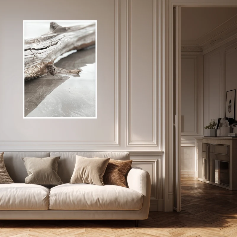 Verwittertes Treibholz am Strand Poster