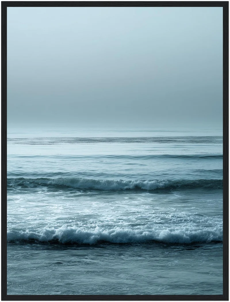 Ruhige Wellen im Nebel Poster