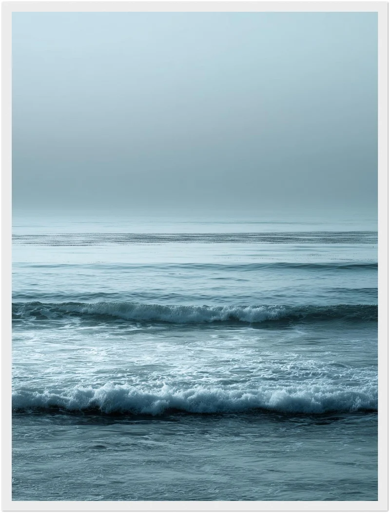 Ruhige Wellen im Nebel Poster