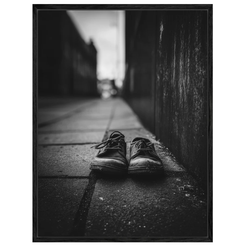 Verlassene Schuhe Schwarz Weiß Leinwandbild