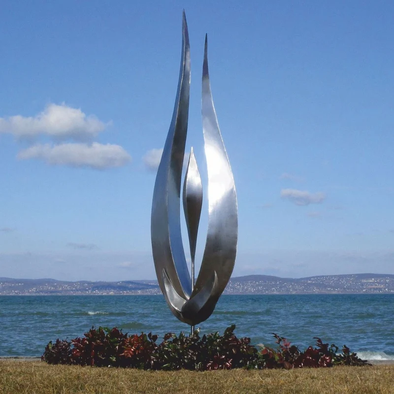 Casa Padrino Luxus Edelstahl Skulptur Silber H. 230 cm - Metall Garten Deko