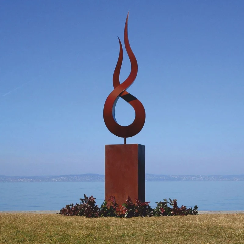 Casa Padrino Luxus Garten Deko Stahl Skulptur Flamme auf Säule Rost H. 301 cm