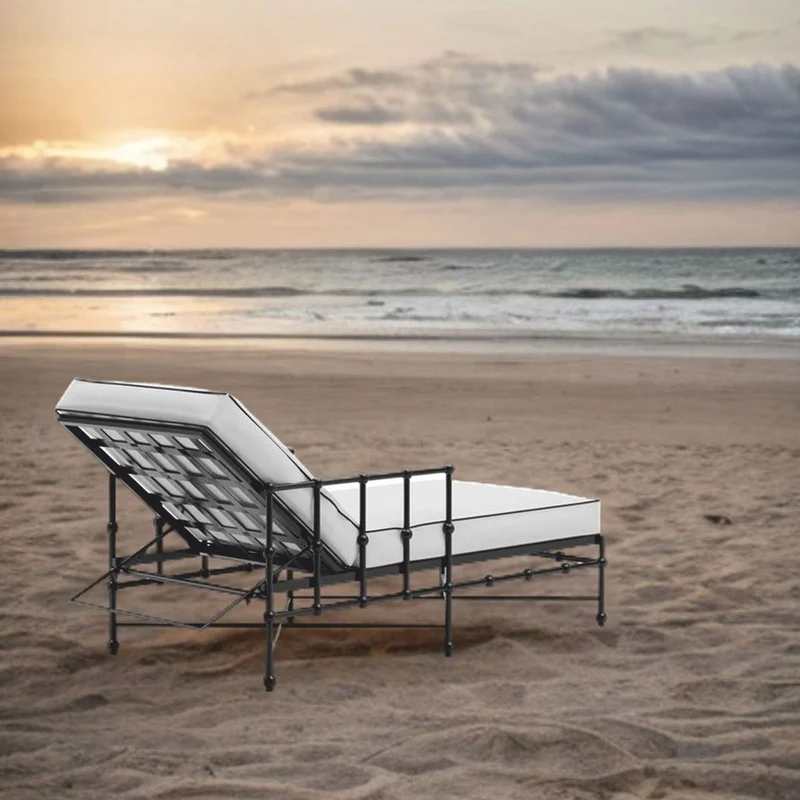Casa Padrino Luxus Gartenliege mit Armlehnen Schwarz / Weiß 198 cm - Hotel & Garten Möbel
