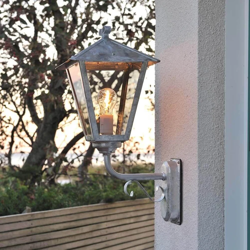 Benu Außen-Wandleuchte galvanisierter Stahl, rauchfarbenes Acrylglas