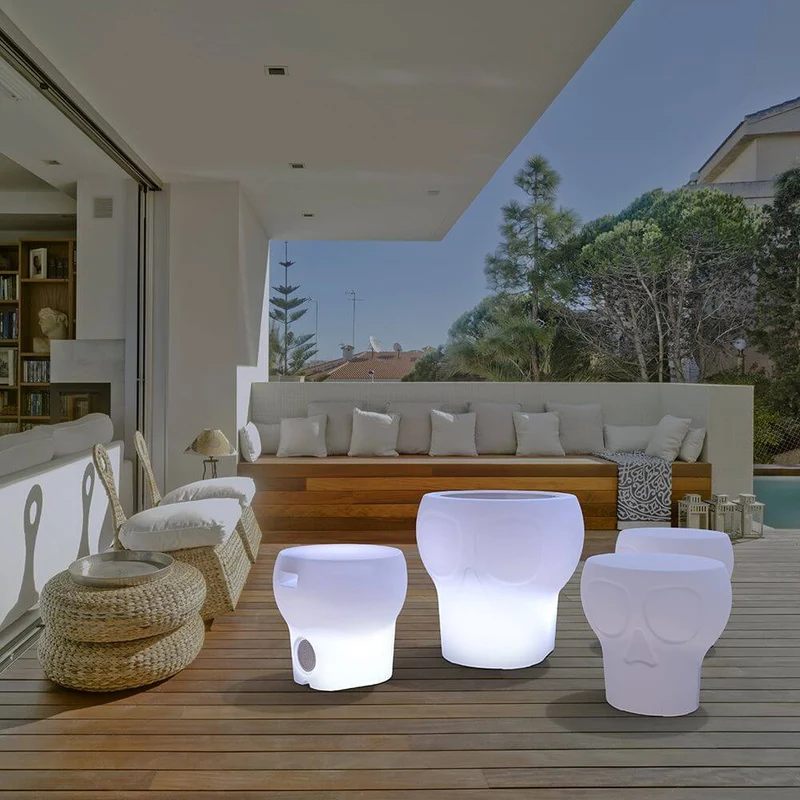 LED-Solar-Sitzleuchte Calvin in Totenkopf-Design