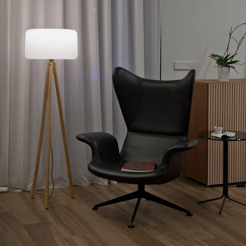 Dreibein LED-Stehleuchte Chloe mit Akku und Fernbedienung